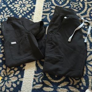 Figs Black scrub set